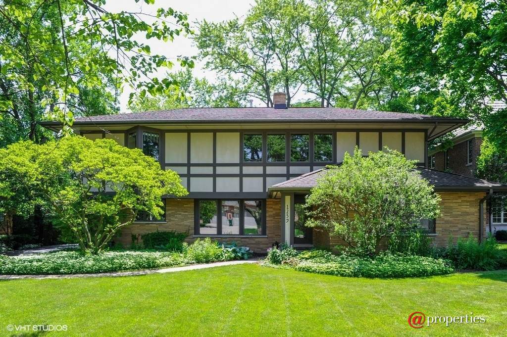 1259 Linden Avenue Deerfield, Illinois 60015 - Front View