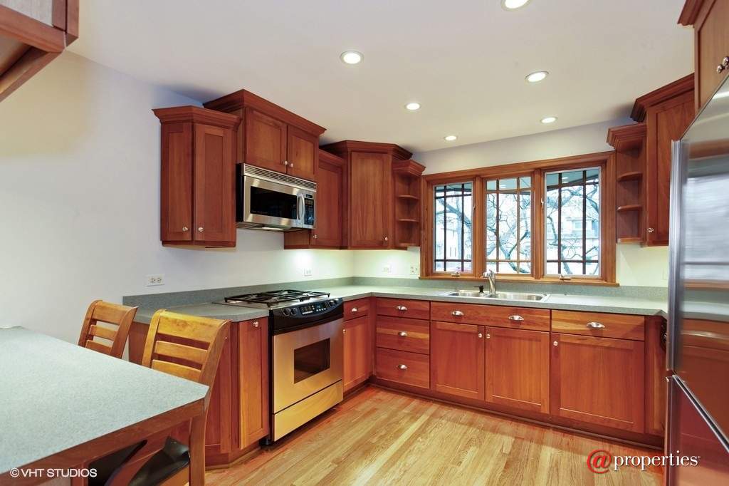 1259 Linden Avenue Deerfield, Illinois 60015 - Kitchen
