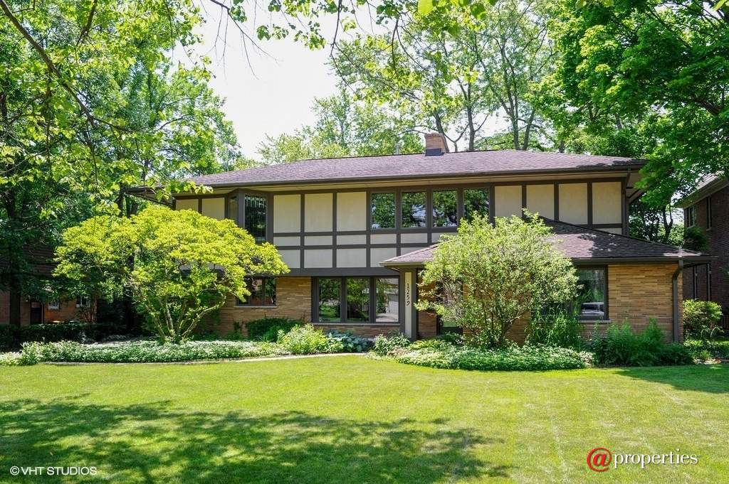 1259 Linden Avenue Deerfield, Illinois 60015 - Front View