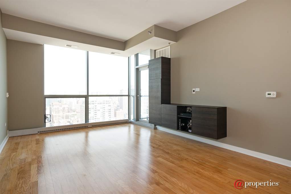 303 W Ohio Street #2909 Chicago, Illinois 60654 - Living Room