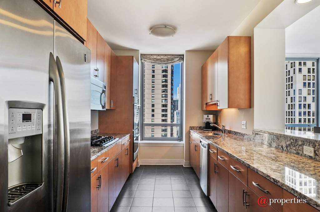 600 N Lake Shore Drive #2101 Chicago, Illinois 60611 - Kitchen