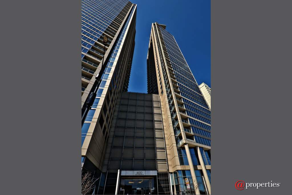 600 N Lake Shore Drive #2101 Chicago, Illinois 60611 - Front View