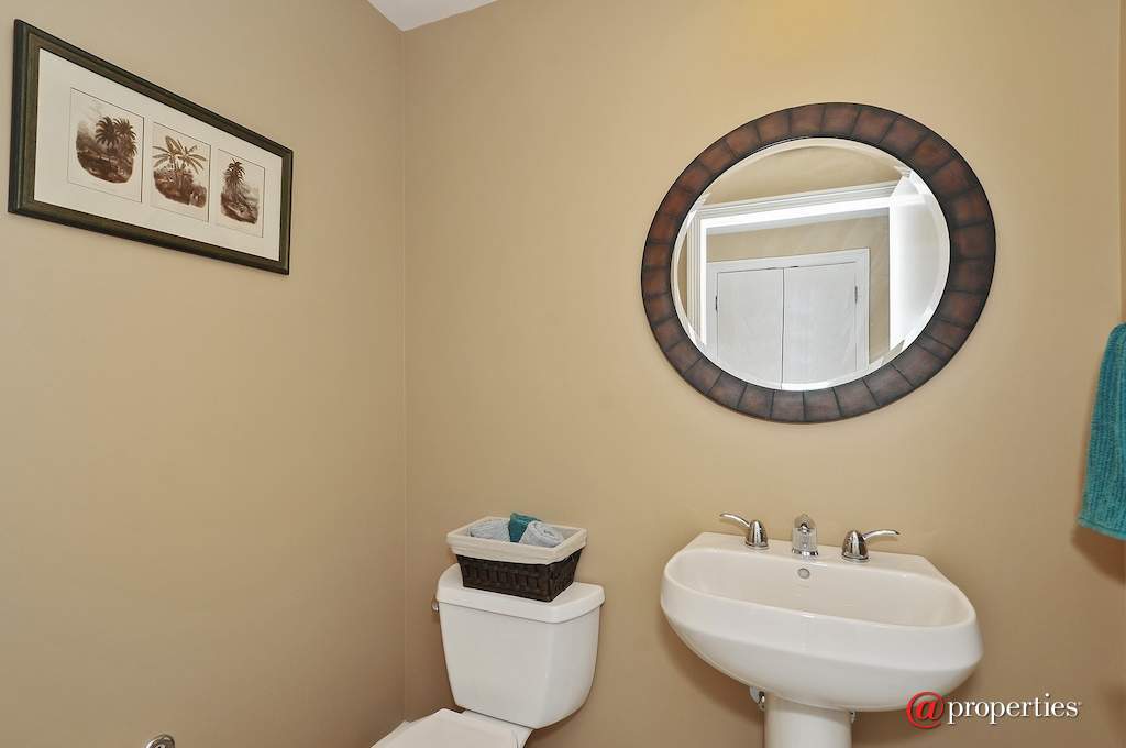 600 N Lake Shore Drive #2101 Chicago, Illinois 60611 - Half Bath