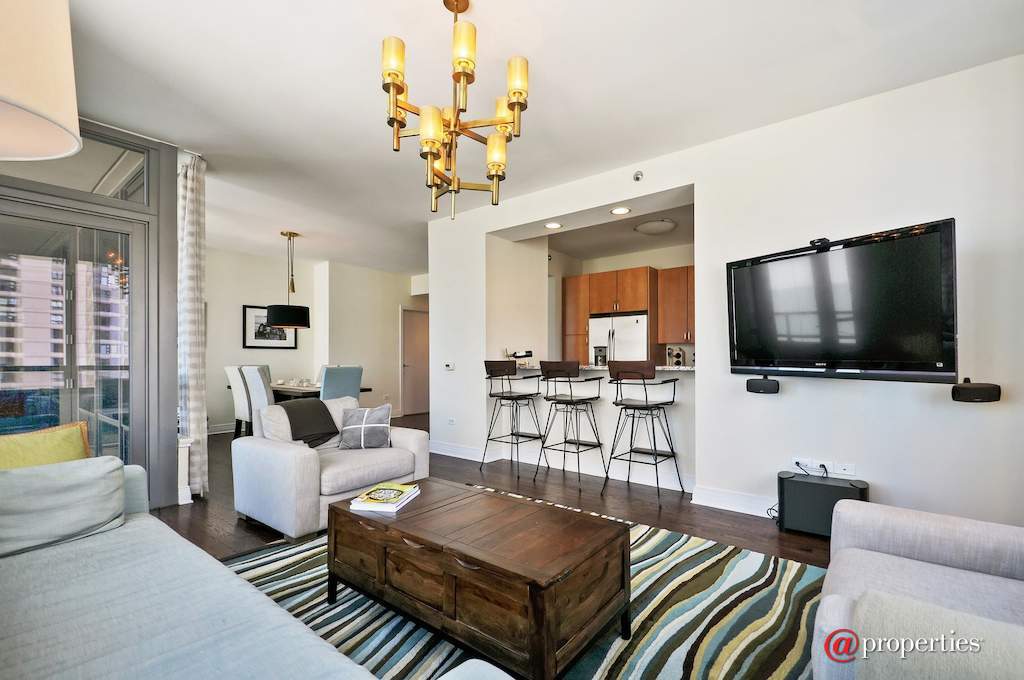 600 N Lake Shore Drive #2101 Chicago, Illinois 60611 - Living Room / Dining Room