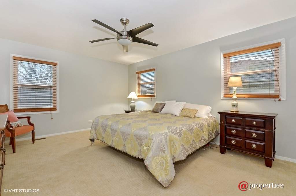 1614 Park Avenue West Highland Park, Illinois 60035 - Master Bedroom