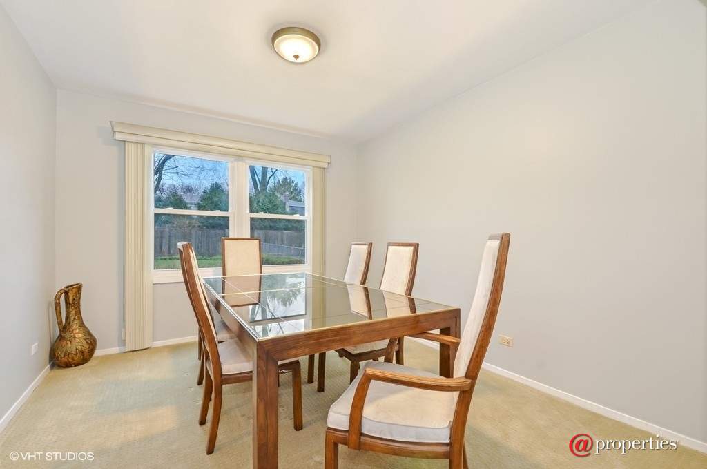 1614 Park Avenue West Highland Park, Illinois 60035 - Dining Room