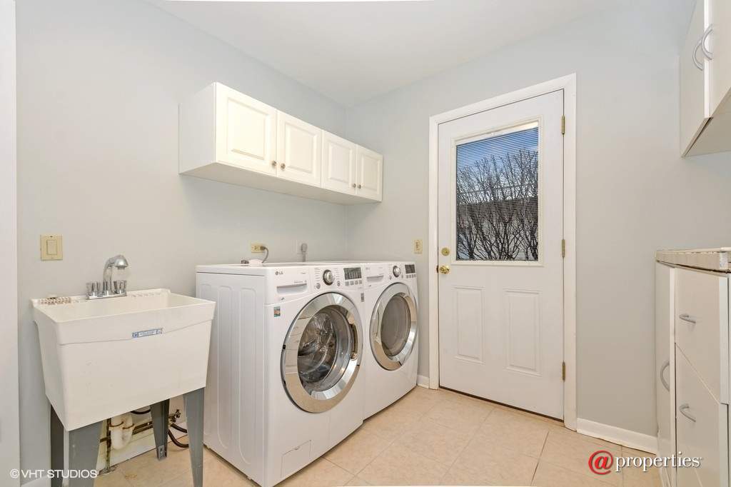 1614 Park Avenue West Highland Park, Illinois 60035 - Laundry Room