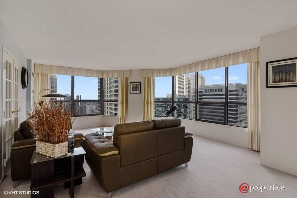 405 N Wabash Avenue #3503 Chicago, Illinois 60611 - Living Room