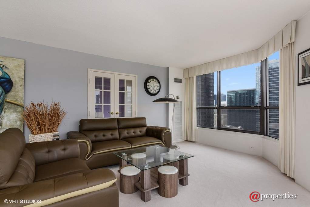 405 N Wabash Avenue #3503 Chicago, Illinois 60611 - Living Room