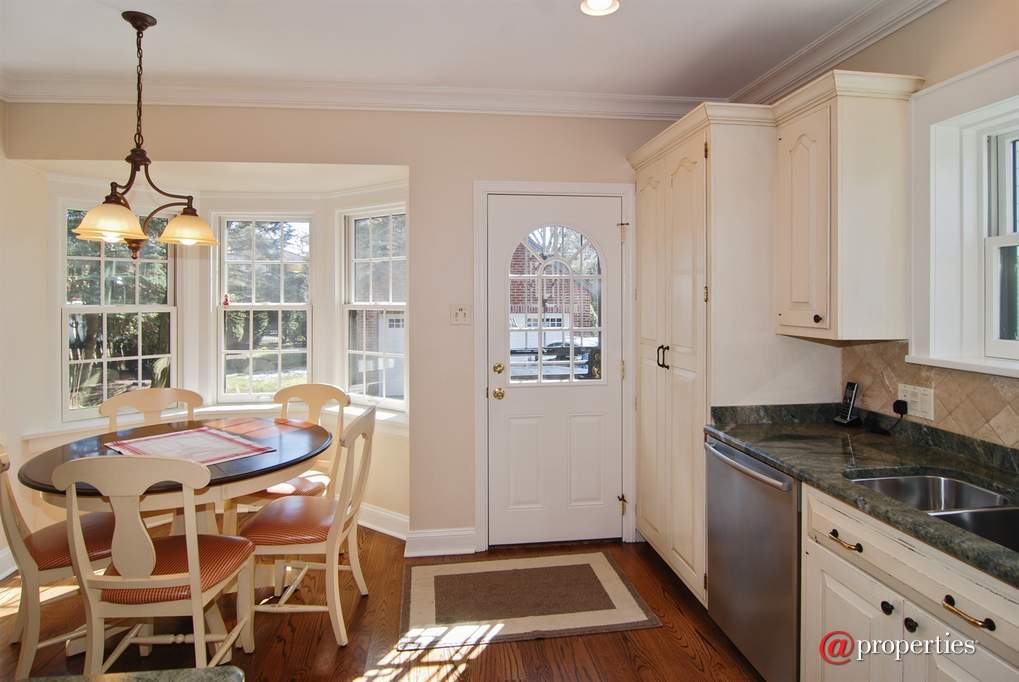 1435 Franklin Avenue River Forest, Illinois 60305 - Kitchen