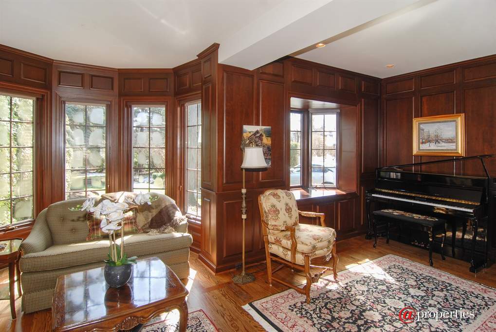 1435 Franklin Avenue River Forest, Illinois 60305 - Den