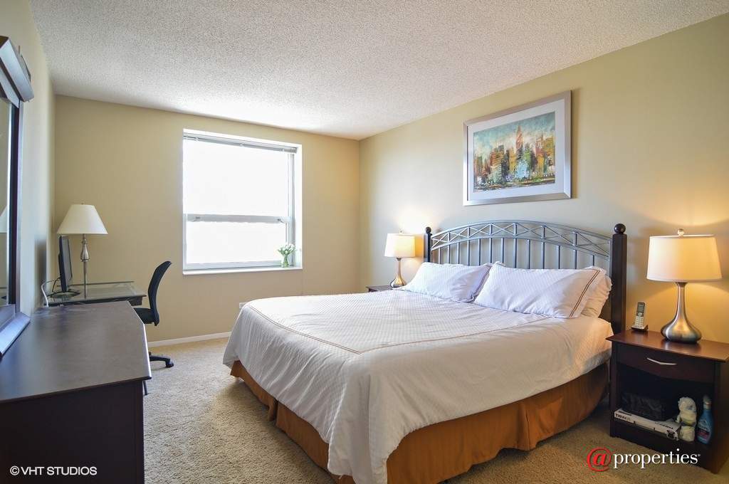 545 N Dearborn Street #3202 Chicago, Illinois 60654 - Master Bedroom