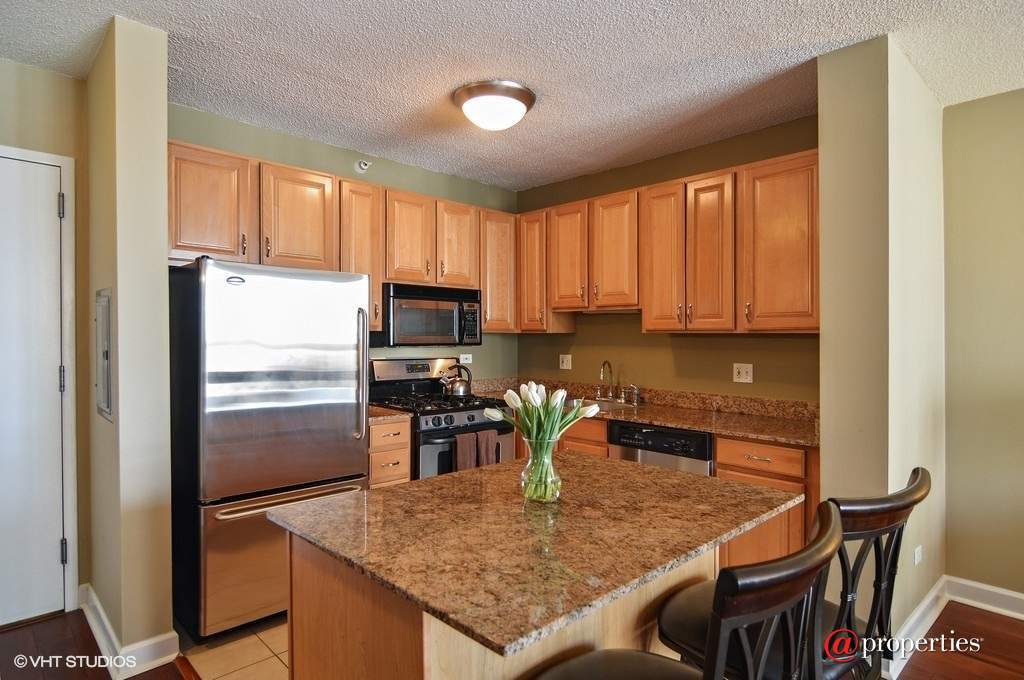 545 N Dearborn Street #3202 Chicago, Illinois 60654 - Kitchen