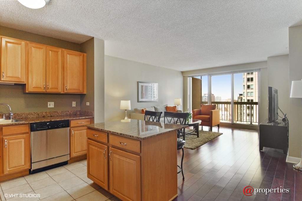 545 N Dearborn Street #3202 Chicago, Illinois 60654 - Kitchen / Living Room