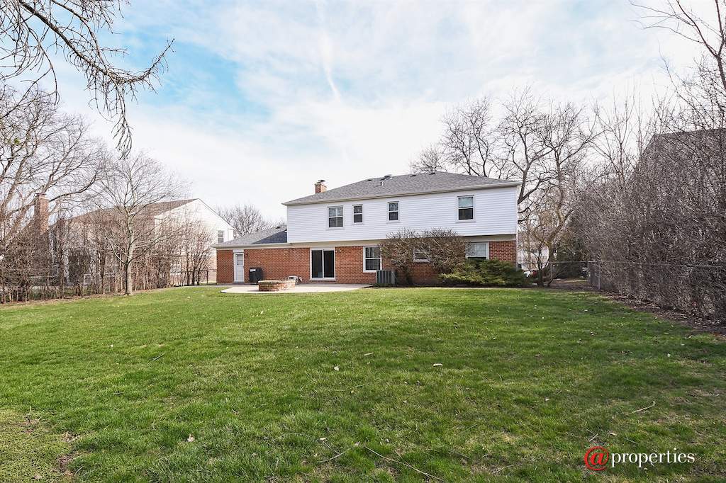 1100 Antique Lane Northbrook, Illinois 60062 - Rear View