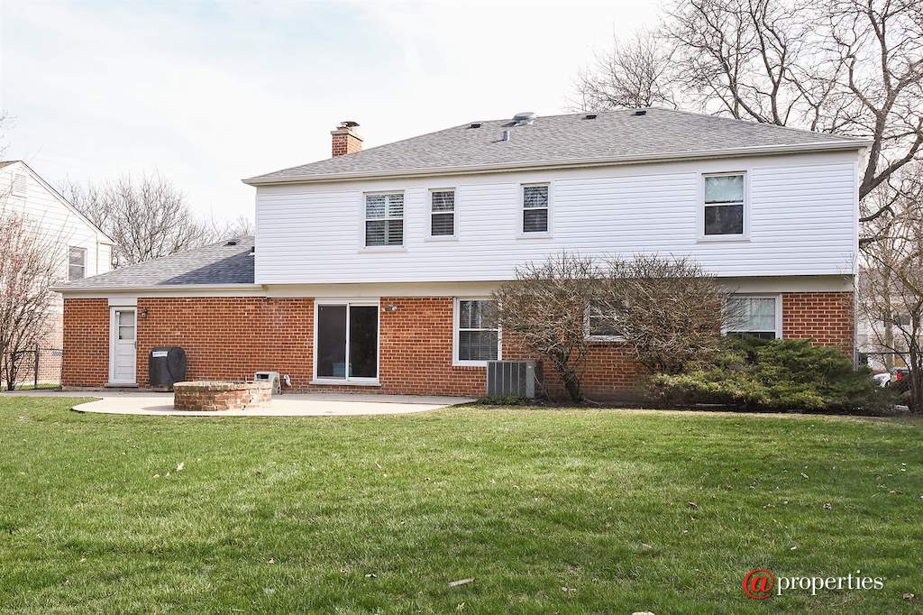 1100 Antique Lane Northbrook, Illinois 60062 - Rear View