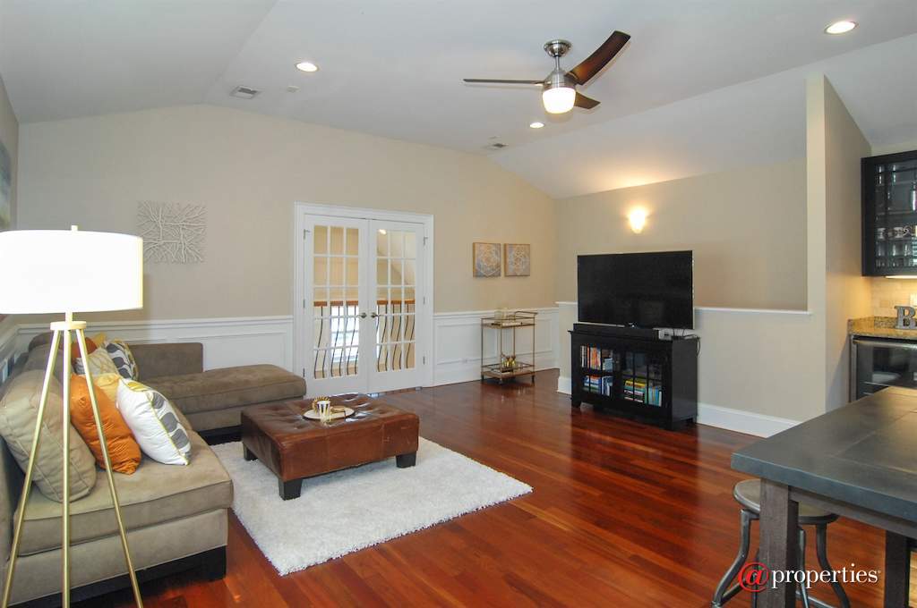 3713 N Ashland Avenue #3S Chicago, Illinois 60613 - Family Room