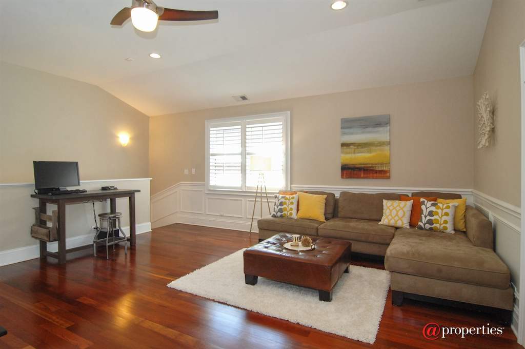 3713 N Ashland Avenue #3S Chicago, Illinois 60613 - Family Room