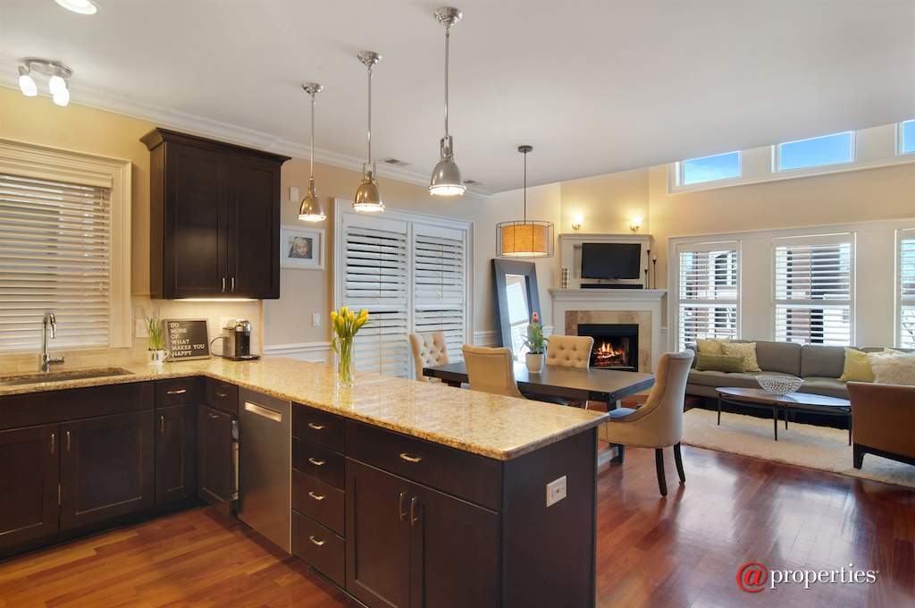 3713 N Ashland Avenue #3S Chicago, Illinois 60613 - Kitchen / Dining Room