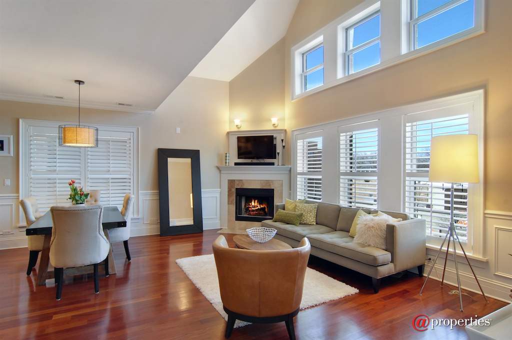 3713 N Ashland Avenue #3S Chicago, Illinois 60613 - Living Room/Dining Room