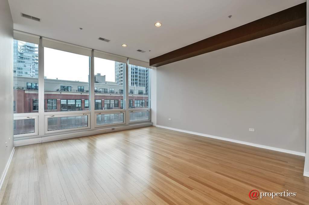 500 W Superior Street #607 Chicago, Illinois 60654 - Living Room