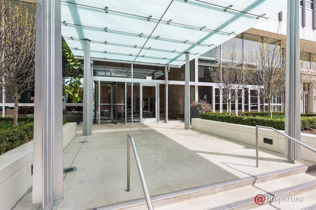 500 W Superior Street #607 Chicago, Illinois 60654 - Entrance