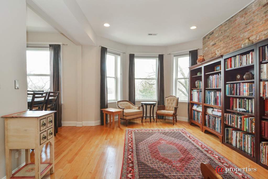 2228 N Seeley Avenue #4 Chicago, Illinois 60647 - Living Room