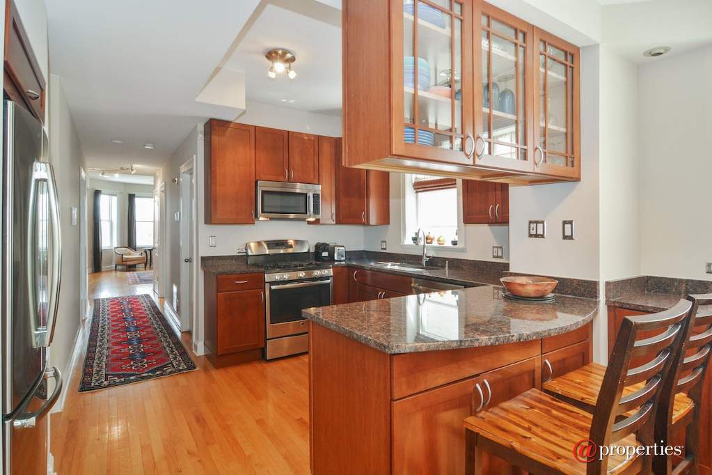 2228 N Seeley Avenue #4 Chicago, Illinois 60647 - Kitchen / Breakfast Room