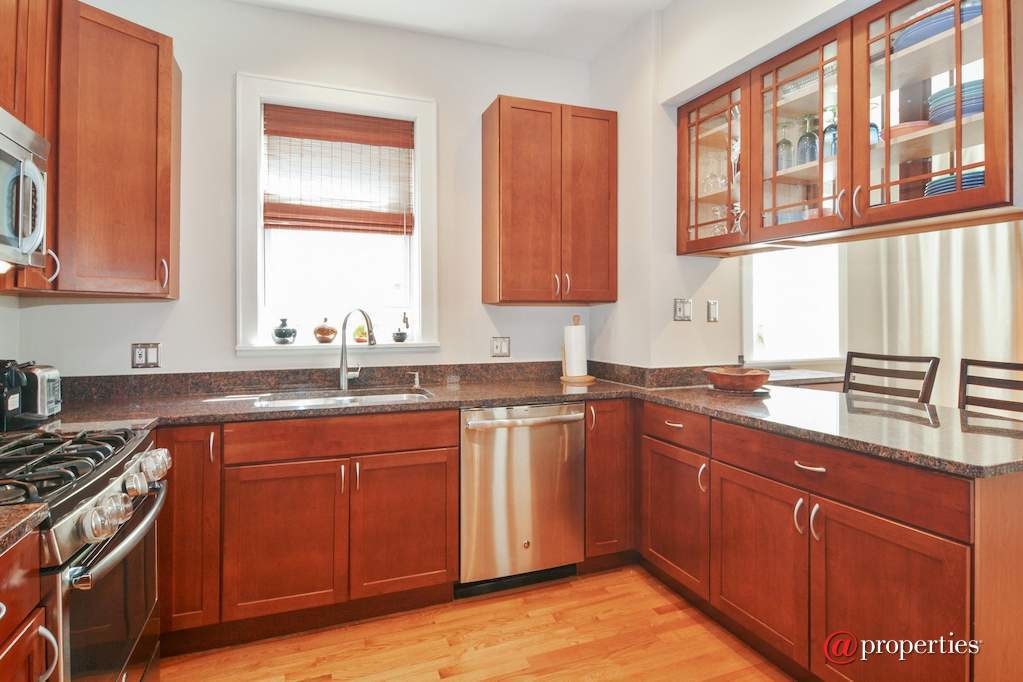 2228 N Seeley Avenue #4 Chicago, Illinois 60647 - Kitchen