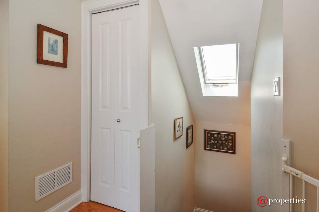 2228 N Seeley Avenue #4 Chicago, Illinois 60647 - Hallway