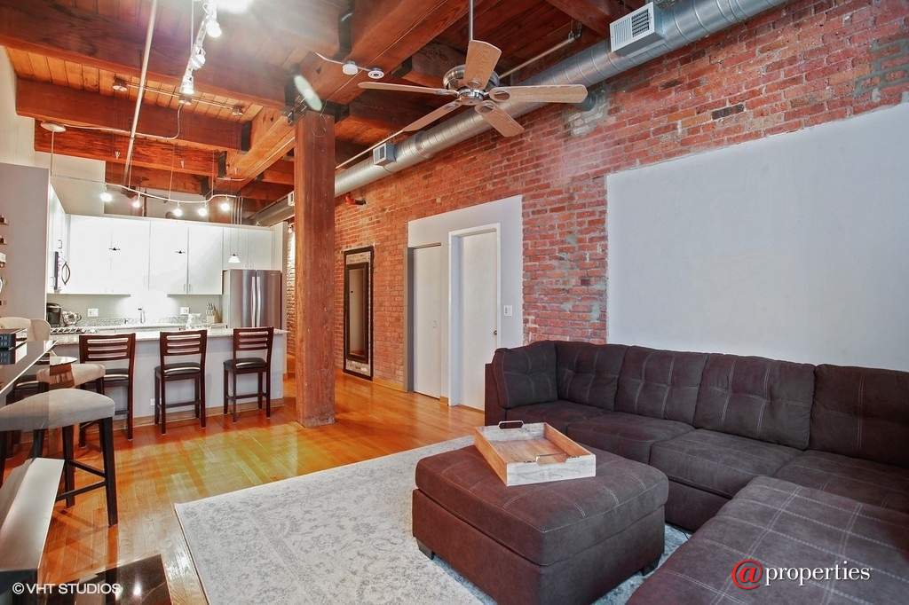 300 W Grand Avenue #201 Chicago, Illinois 60654 - Living Room