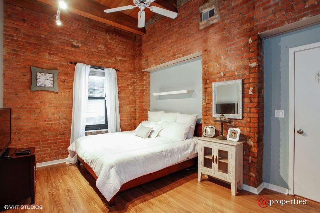 300 W Grand Avenue #201 Chicago, Illinois 60654 - Bedroom