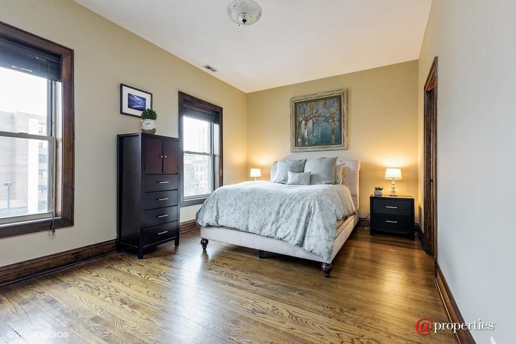 1049 W Ainslie Street #3W Chicago, Illinois 60640 - Master Bedroom