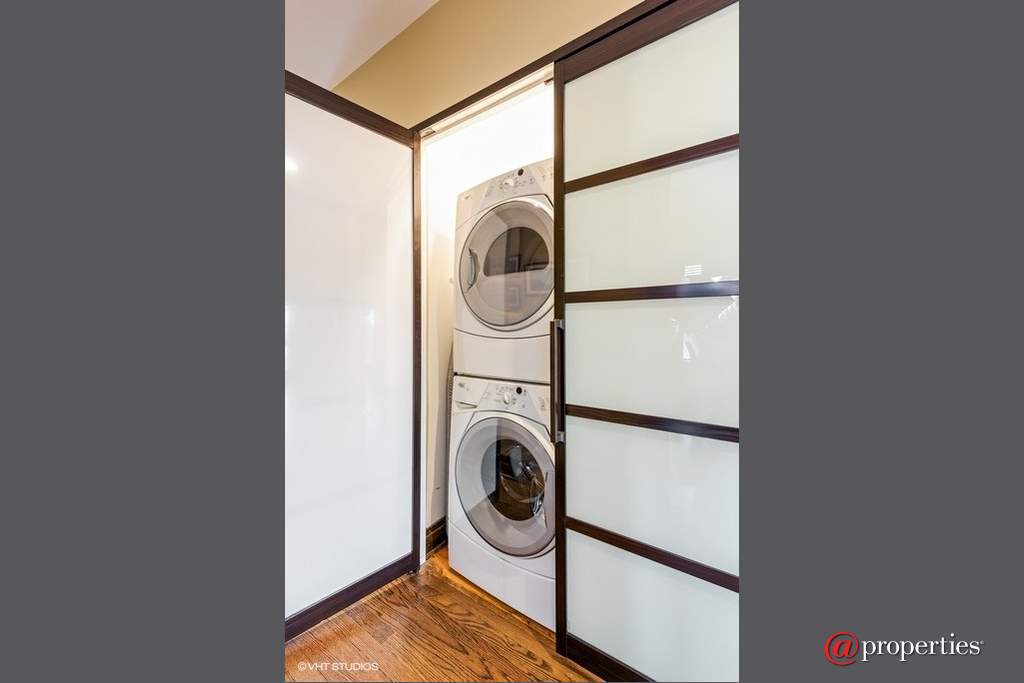 1049 W Ainslie Street #3W Chicago, Illinois 60640 - Laundry Room