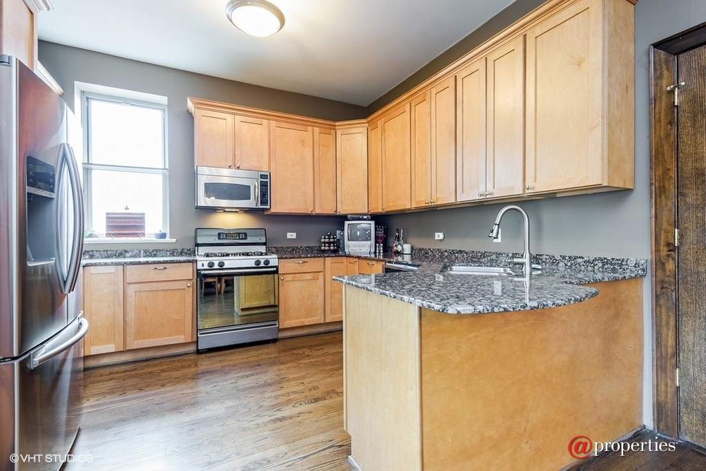 1049 W Ainslie Street #3W Chicago, Illinois 60640 - Kitchen