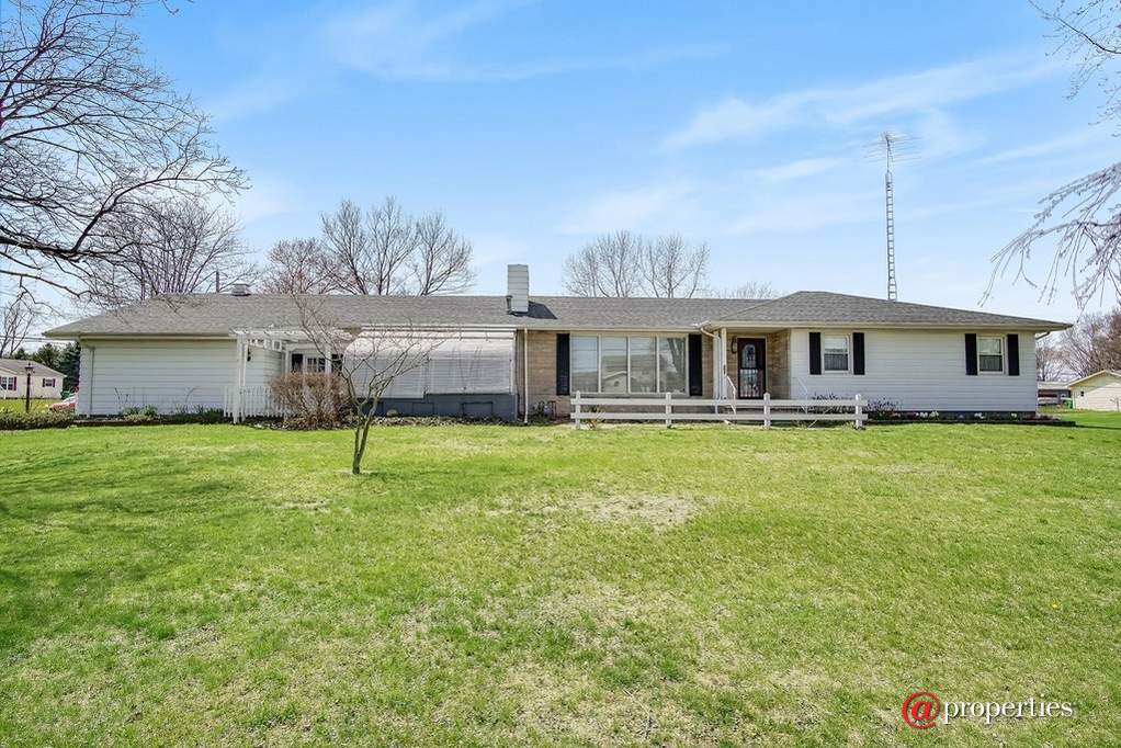 9296 Cleveland Avenue Baroda, Mi 49101 - Front View