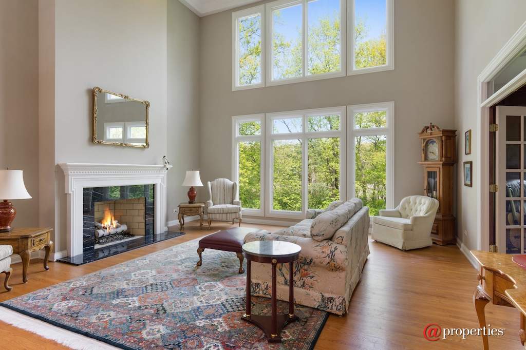 26709 N Countryside Lake Drive Mundelein, Illinois 60060 - Living Room