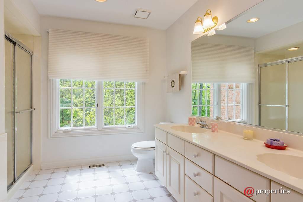 26709 N Countryside Lake Drive Mundelein, Illinois 60060 - 3rd Bathroom