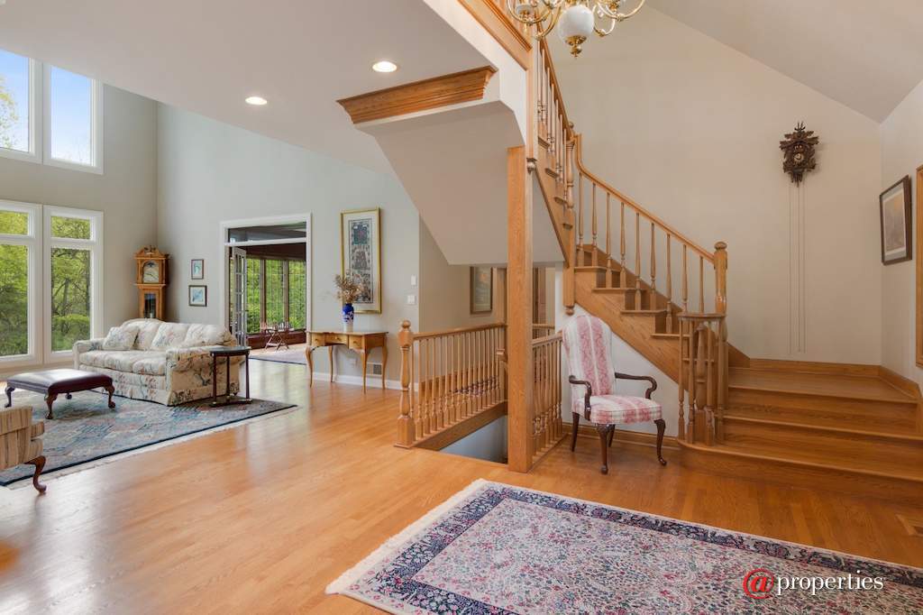 26709 N Countryside Lake Drive Mundelein, Illinois 60060 - Foyer/Living Room