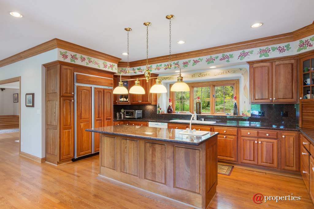 26709 N Countryside Lake Drive Mundelein, Illinois 60060 - Kitchen