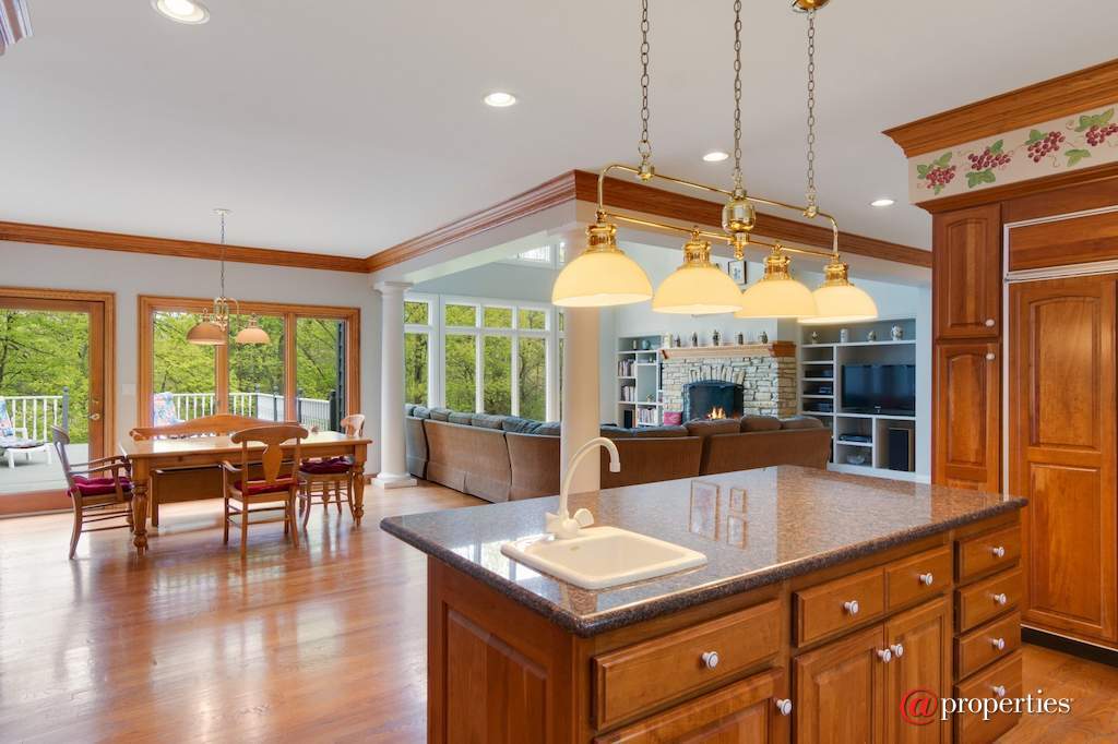 26709 N Countryside Lake Drive Mundelein, Illinois 60060 - Kitchen / Breakfast Room