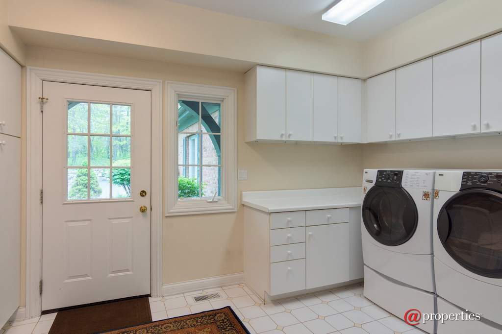 26709 N Countryside Lake Drive Mundelein, Illinois 60060 - Mudroom