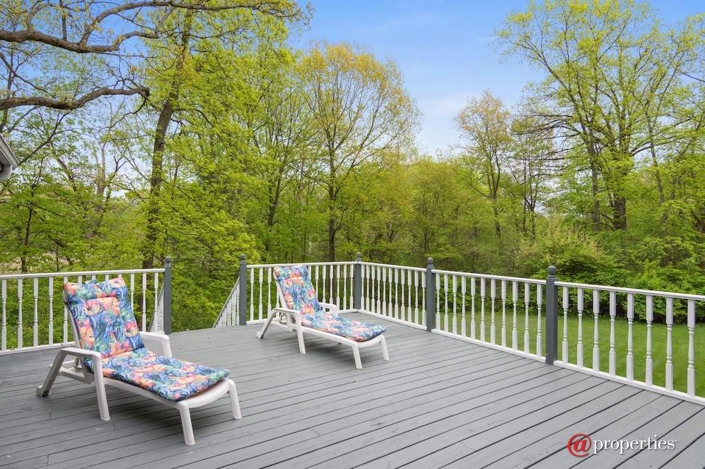 26709 N Countryside Lake Drive Mundelein, Illinois 60060 - Deck