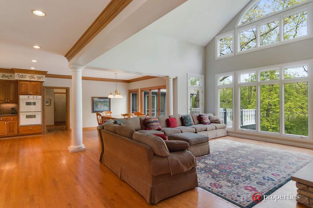 26709 N Countryside Lake Drive Mundelein, Illinois 60060 - Family Room / Kitchen