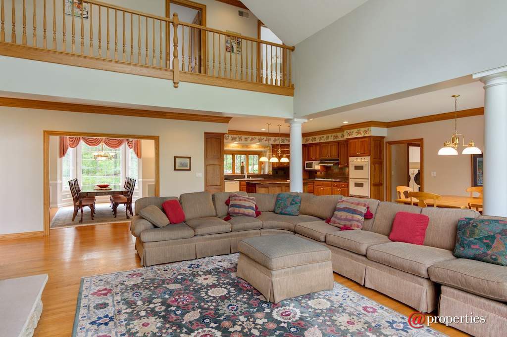 26709 N Countryside Lake Drive Mundelein, Illinois 60060 - Family Room / Dining Room