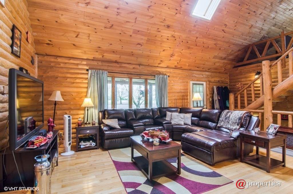 40472 Deep Lake Road Antioch, Illinois 60002 - Living Room