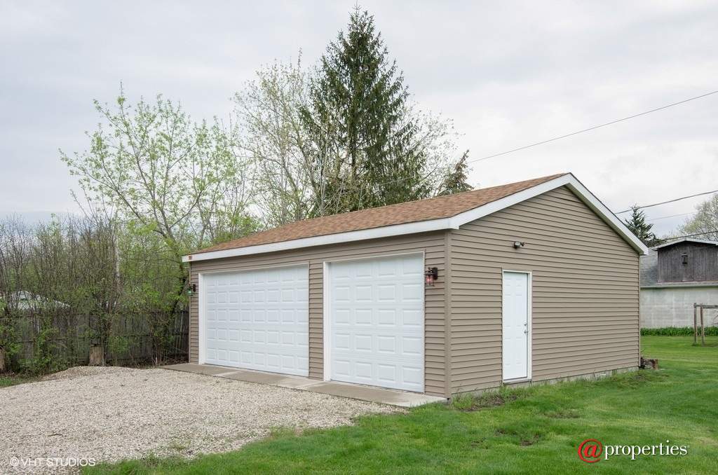 40472 Deep Lake Road Antioch, Illinois 60002 - Garage