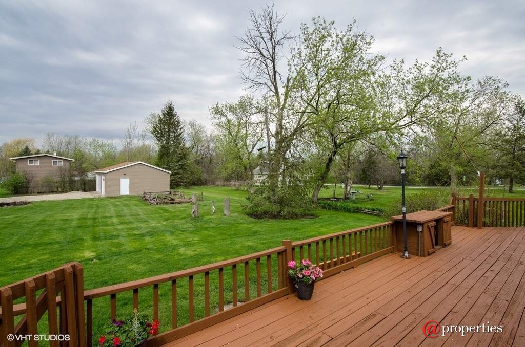 40472 Deep Lake Road Antioch, Illinois 60002 - Deck