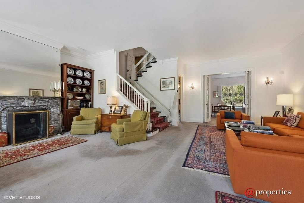 1235 Judson Avenue Evanston, Illinois 60202 - Living Room