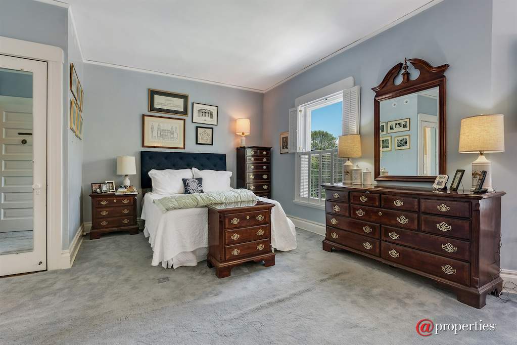 1235 Judson Avenue Evanston, Illinois 60202 - Master Bedroom